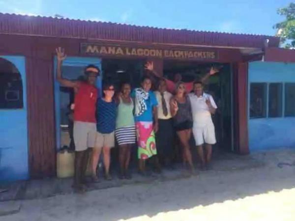 Mana Lagoon Backpackers Villa ภายนอก รูปภาพ