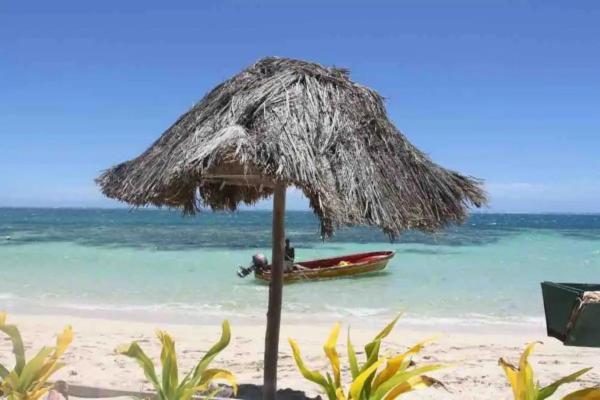 Mana Lagoon Backpackers Villa ภายนอก รูปภาพ